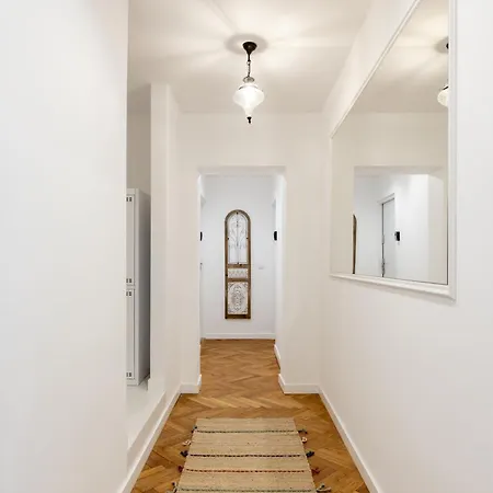 Апартаменты Four Seasons Old Town - Spring *